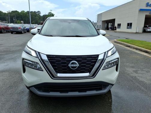 Pearl White Tricoat 2023 Nissan Rogue SV