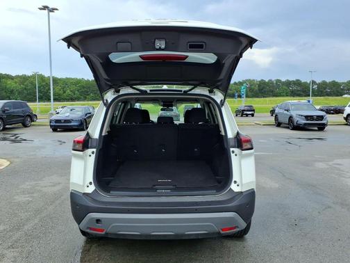 Pearl White Tricoat 2023 Nissan Rogue SV