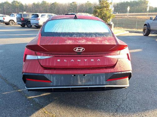 2025 Hyundai ELANTRA SEL
