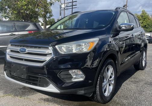 Black Metallic 2018 Ford Escape SE