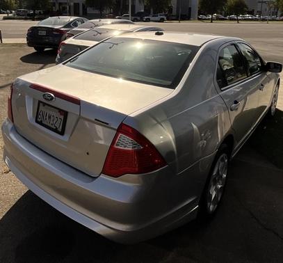 Silver 2011 Ford Fusion SE
