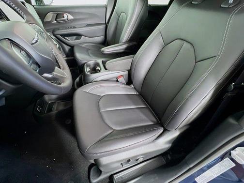 2025 Chrysler Pacifica L