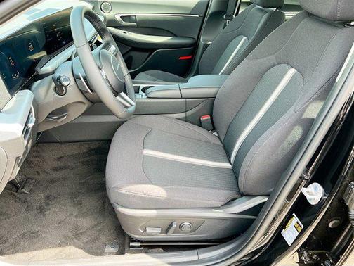 2025 Hyundai SONATA Hybrid SE