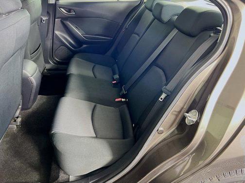 2015 Mazda Mazda3 i Sport