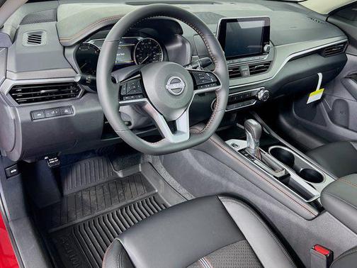 2025 Nissan Altima SR FWD