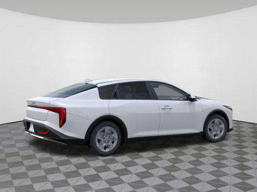 2025 Kia K4 LX