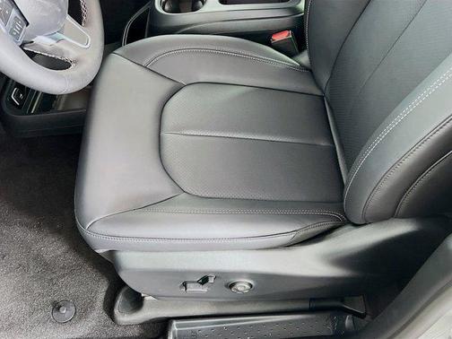 2025 Chrysler Pacifica L