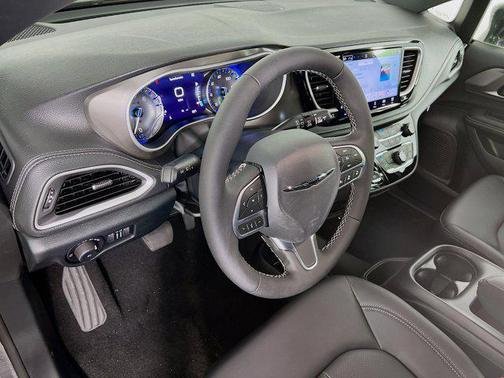 2025 Chrysler Pacifica L