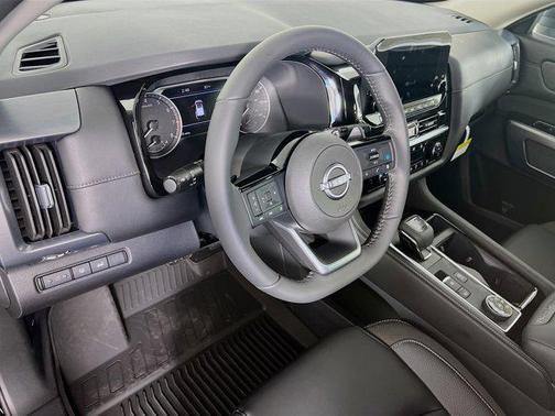 2025 Nissan Pathfinder SL 4WD