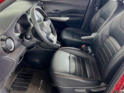 2020 Nissan Kicks SR