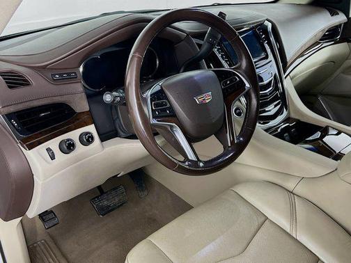 2017 Cadillac Escalade ESV Luxury