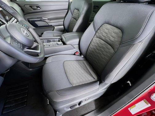 2025 Nissan Pathfinder SV 4WD