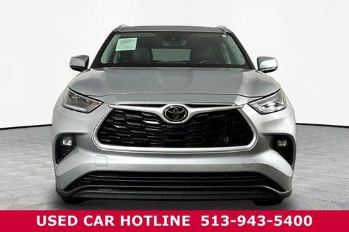 Celestial Silver Metallic 2021 Toyota Highlander XLE