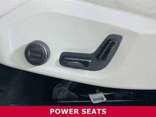 2025 Volvo XC60 Plug-In Hybrid T8 Plus