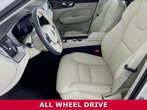 2025 Volvo XC60 Plug-In Hybrid T8 Plus