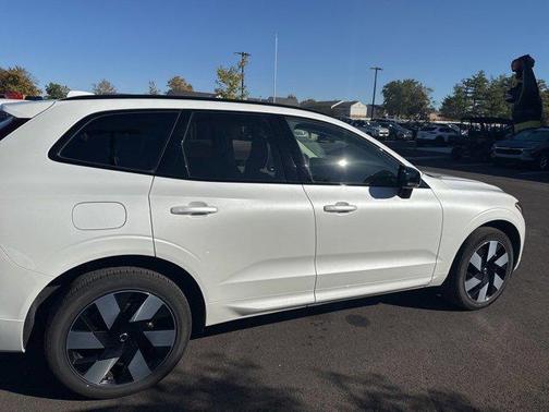 2025 Volvo XC60 Plug-In Hybrid T8 Plus