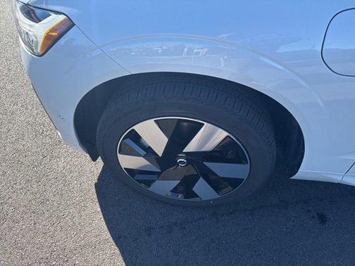 2025 Volvo XC60 Plug-In Hybrid T8 Plus
