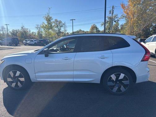 2025 Volvo XC60 Plug-In Hybrid T8 Plus