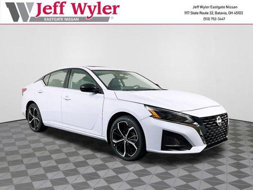2025 Nissan Altima SR FWD