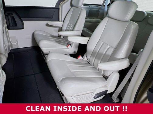 2010 Chrysler Town & Country Touring