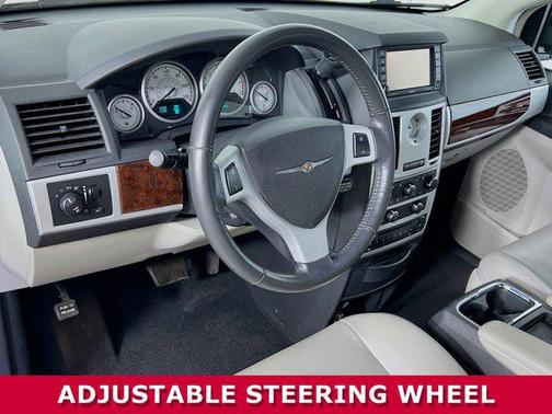 2010 Chrysler Town & Country Touring