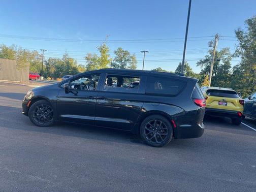 2021 Chrysler Pacifica Touring