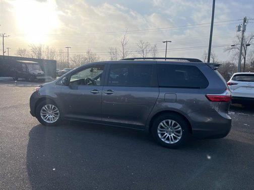 2016 Toyota Sienna XLE Premium