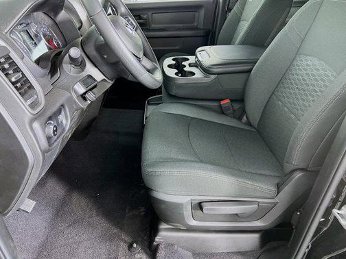 2025 RAM 2500 Tradesman Crew Cab 4x4 8' Box