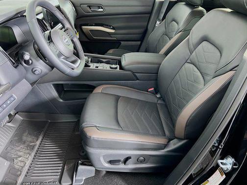 2025 Nissan Pathfinder Platinum 4WD