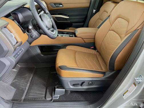 2025 Nissan Pathfinder Platinum 4WD