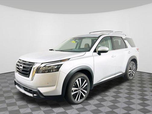 2025 Nissan Pathfinder Platinum 4WD