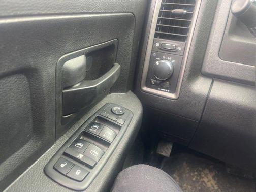 2018 RAM 3500 Tradesman Crew Cab 4x4 6'4' Box