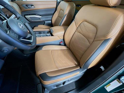 2025 Nissan Pathfinder Platinum 4WD