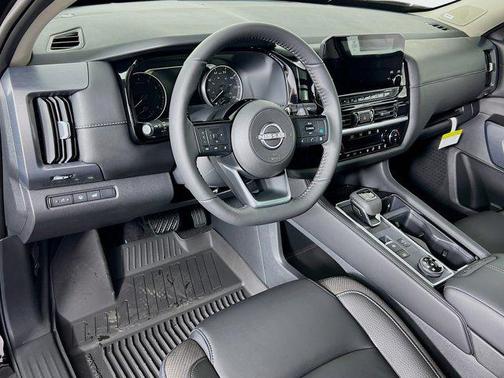 2025 Nissan Pathfinder SL 4WD