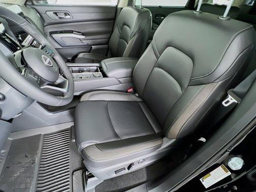 2025 Nissan Pathfinder SL 4WD