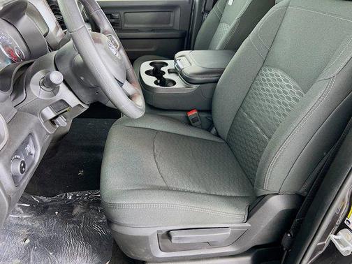 2025 RAM 2500 Tradesman Crew Cab 4x4 6'4' Box