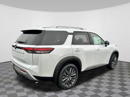 2025 Nissan Pathfinder SL 4WD