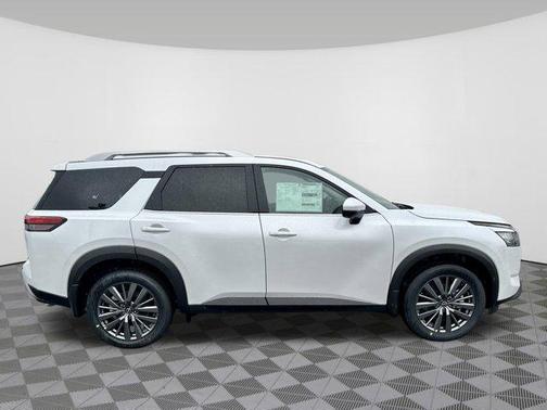 2025 Nissan Pathfinder SL 4WD