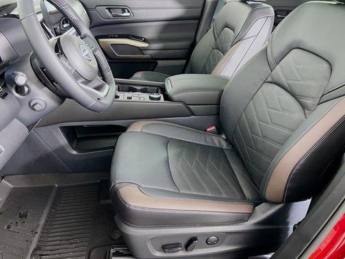 2025 Nissan Pathfinder Platinum 4WD