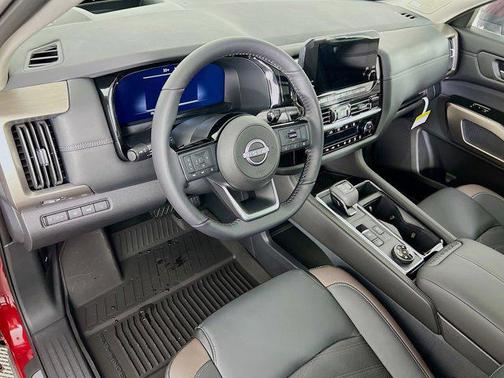 2025 Nissan Pathfinder Platinum 4WD