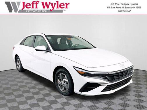 2025 Hyundai ELANTRA SE