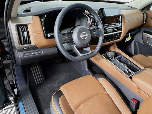 2025 Nissan Pathfinder Platinum 4WD