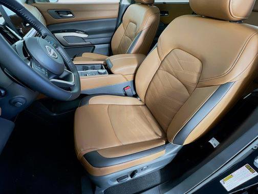 2025 Nissan Pathfinder Platinum 4WD