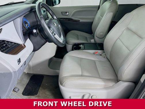 2020 Toyota Sienna XLE