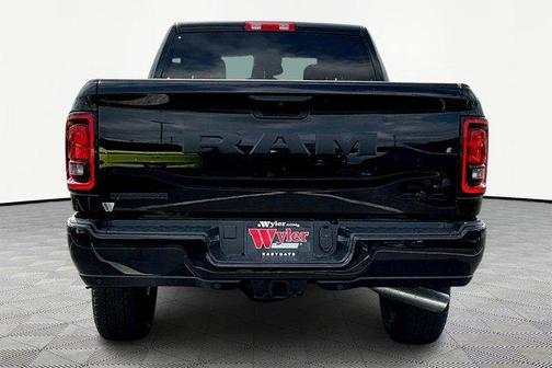 Diamond Black Crystal Pearlcoat 2026 RAM 2500 Big Horn Crew Cab 4x4 6'4' Box