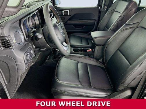 2024 Jeep Wrangler 4-Door Sahara 4x4