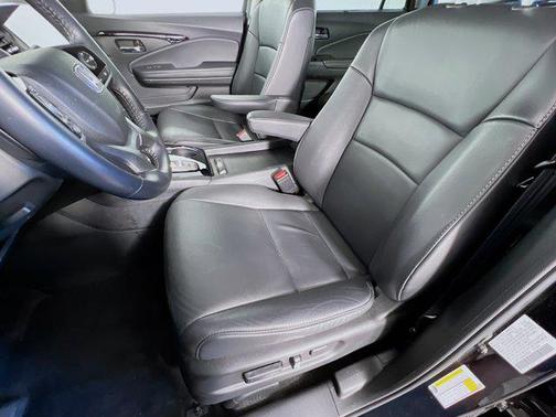 2022 Honda Pilot Touring 8-Passenger