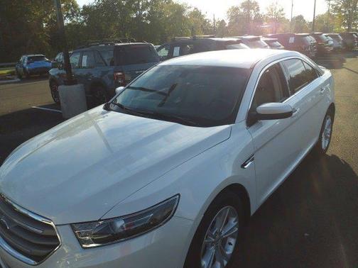 2017 Ford Taurus SEL