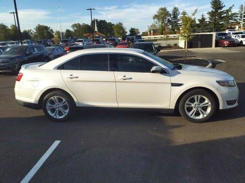 2017 Ford Taurus SEL