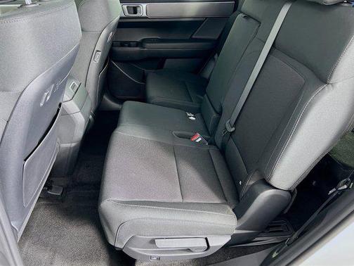 2025 Hyundai SANTA FE SE
